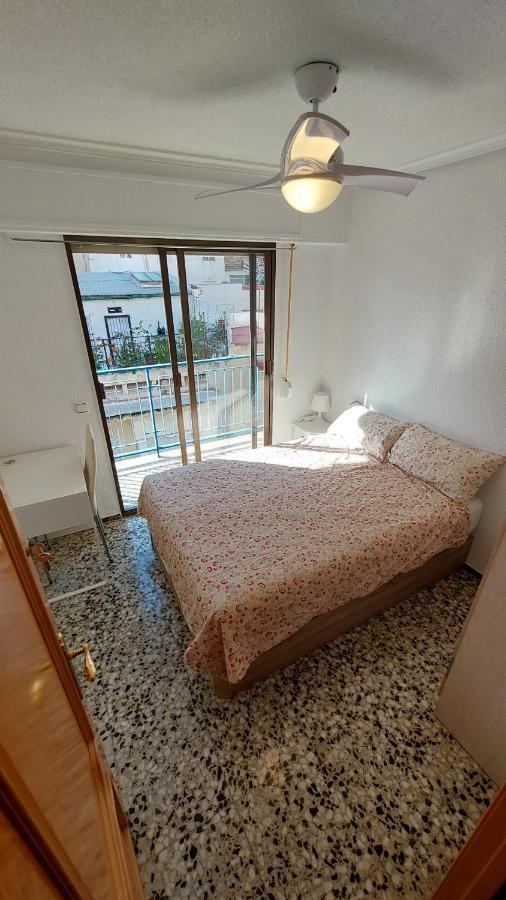 Central Accommodation Аликанте Екстериор снимка