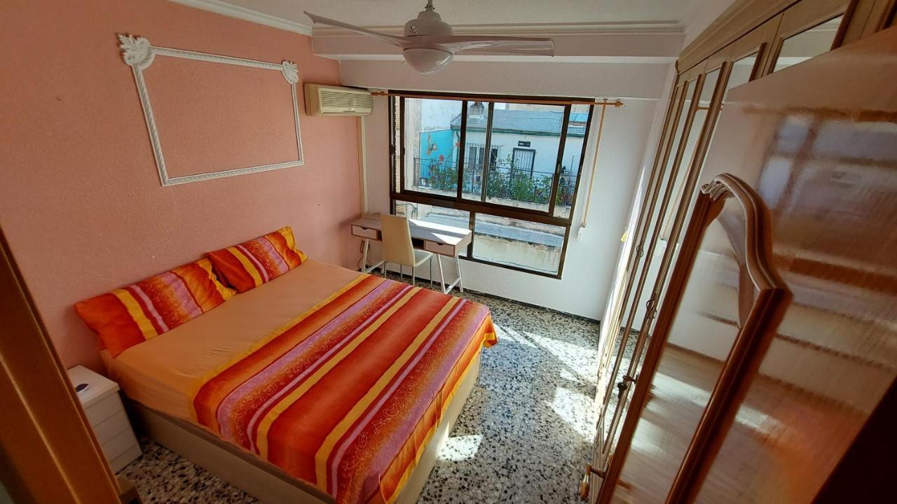 Central Accommodation Аликанте Екстериор снимка
